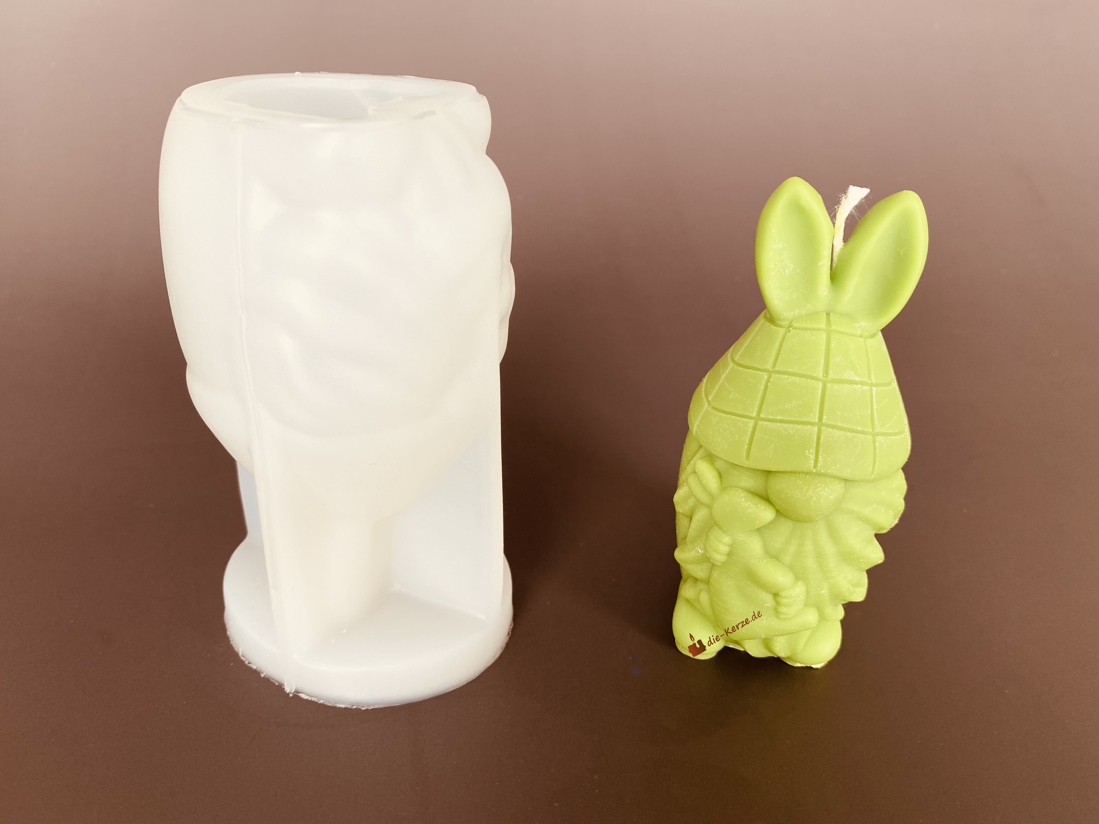 K7072 Silikonform Osterwichtel mit Hase 01