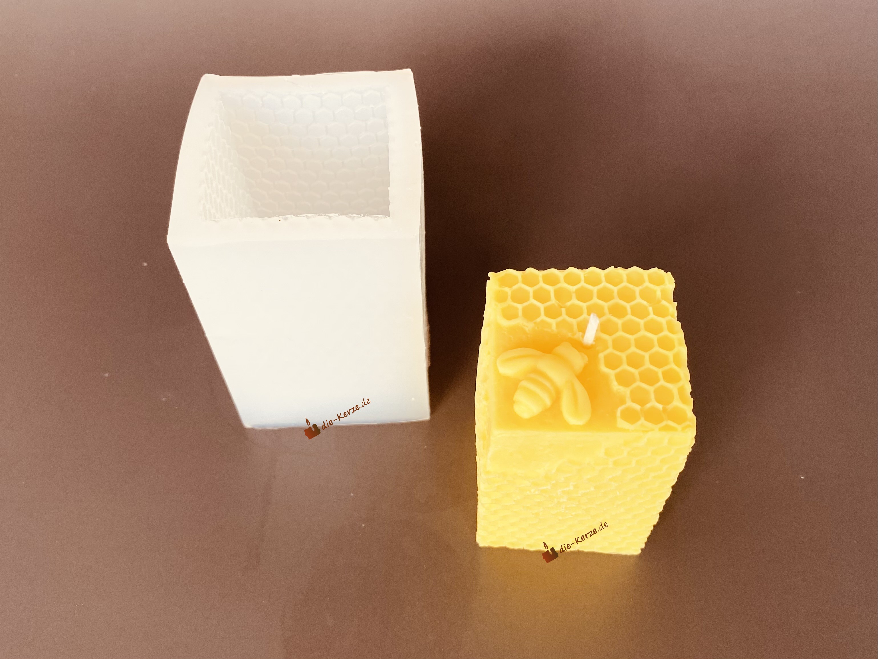 Silikonform Wabenkerze mit Biene quadratisch K7088 Silikonform Wabenkerze mit Biene quadratisch 01