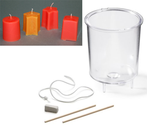 Kleine zylindrische Mini-Gießform für Stumpenkerzen (43x51 mm) inklusive Docht und Zubehör-Set auf weißem Hintergrund.