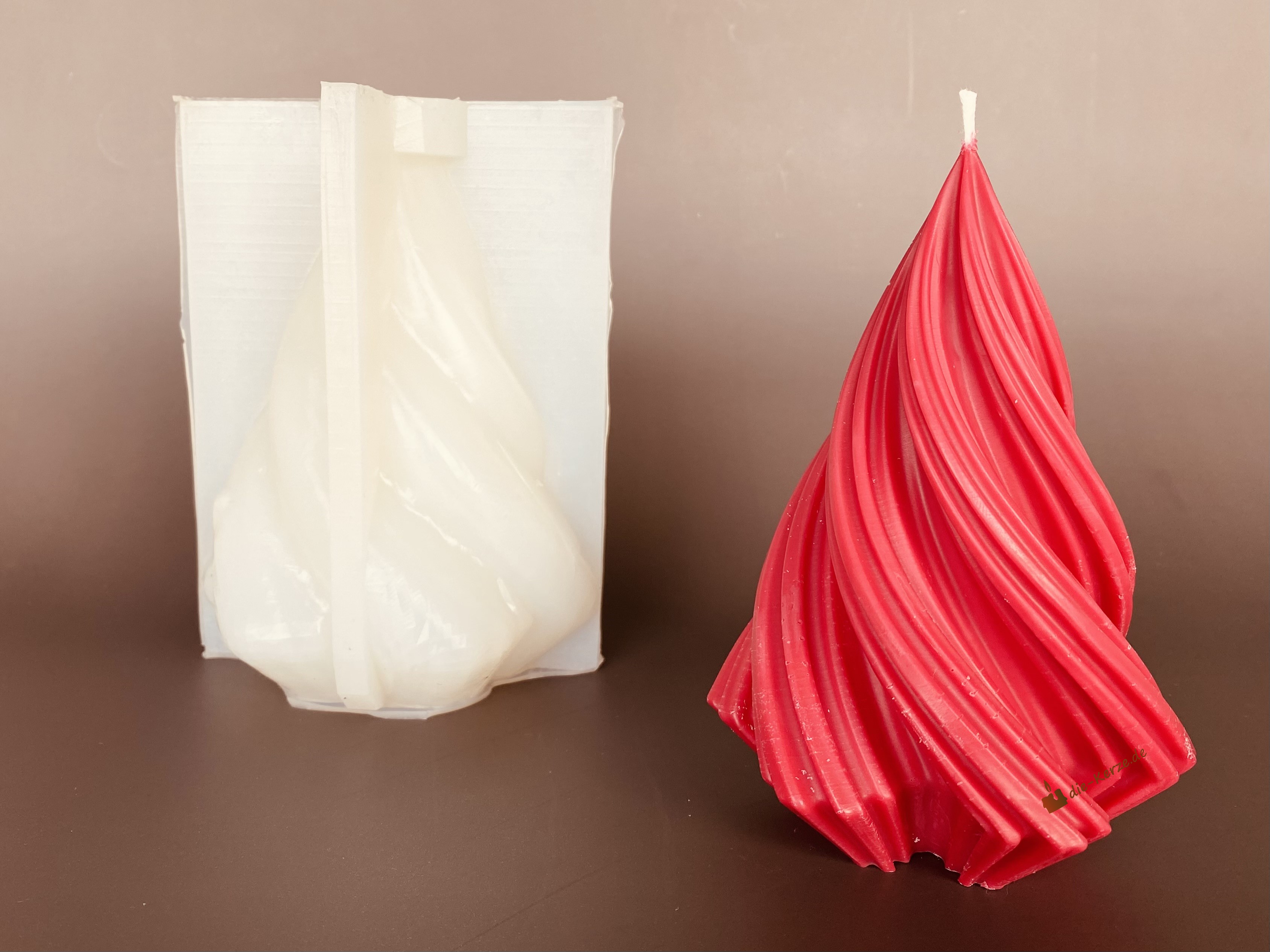 K7065 Silikonform gedrehter Kegel groß 01