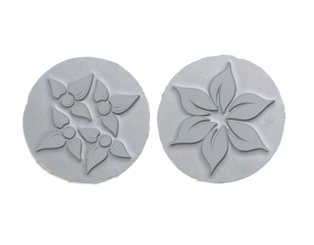 Reliefeinlagen rund Blumen